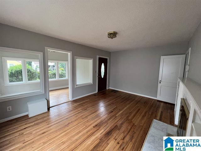 Photo - 713 Center Pl SW
