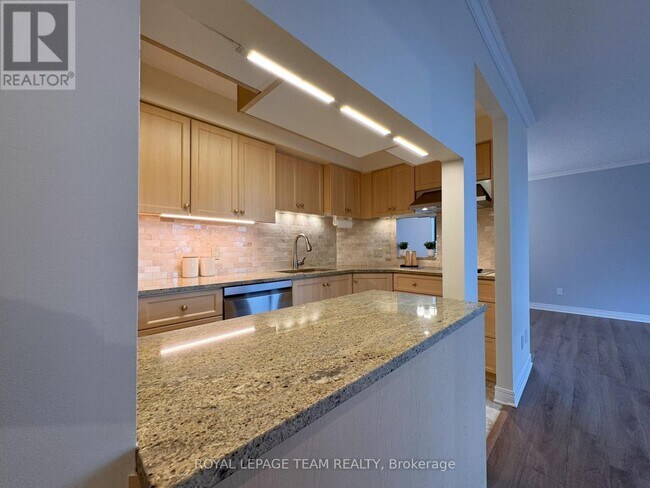Photo - 470 Laurier Ave W Unit 1908