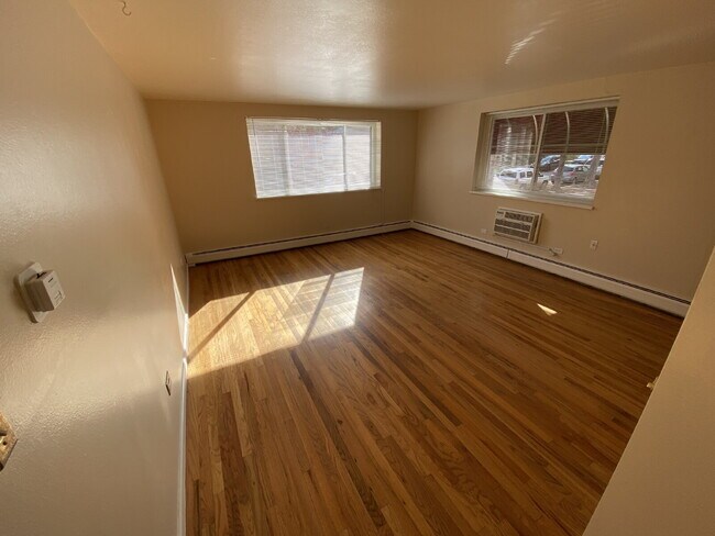 MOVE IN SPECIAL - Receive $500 off of 1st months rent!

2 Bed 1 Bath Condo in Capital Hill near C...