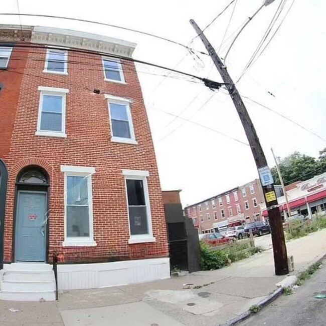 Building Photo - 6 bedroom, 3 bathroom home FOR RENT