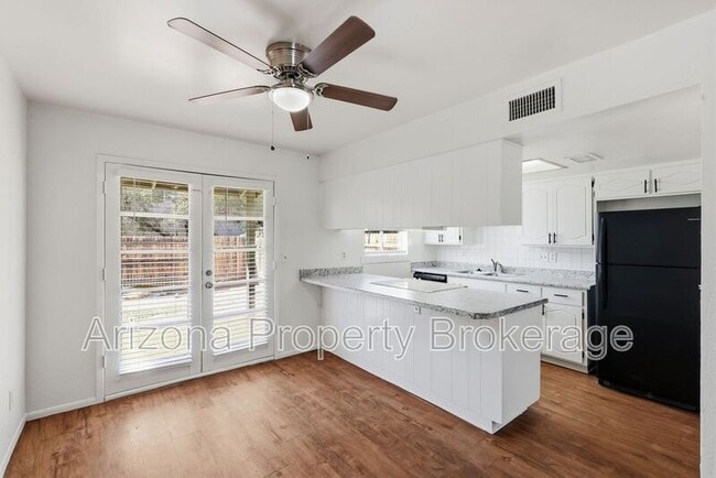 245 E Vine Cir