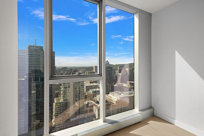 Photo - 1205 Pl. Phillips Unité 4604