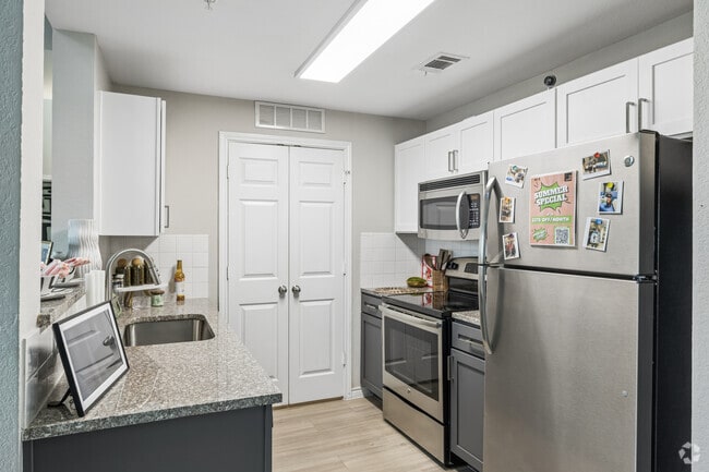 2BR, 3BA + Loft - 1605SF - Kitchen