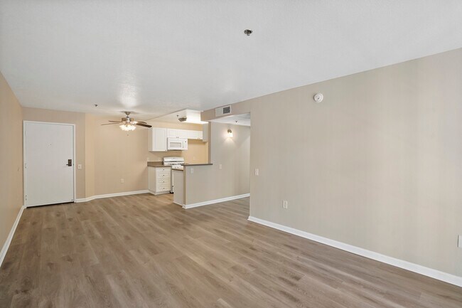 Opción 1 - Sala de estar - Canyon Club Apartments