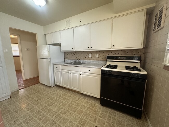 Photo - 400 Lancashire Rd