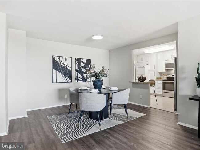 Photo - 1800 Old Meadow Rd Unidad 1017