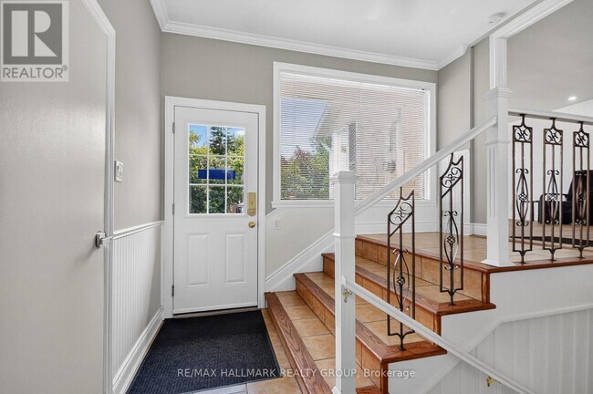 Photo - 1125 Kenaston St