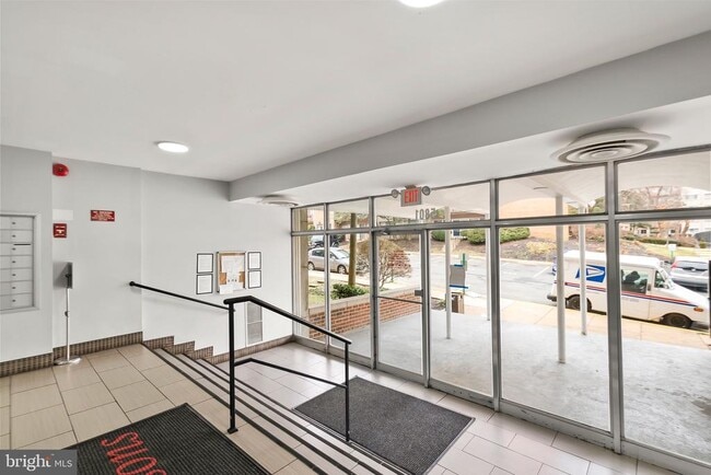 Photo - 5801 Quantrell Ave Unidad 502