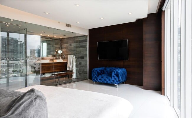 Building Photo - 601 NE 36th St Unit 1301 Rental