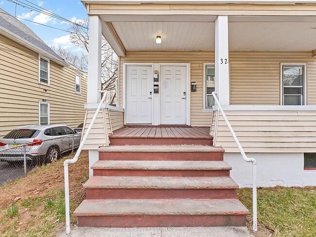 Photo - 32 Llewellyn Ave Unit 3