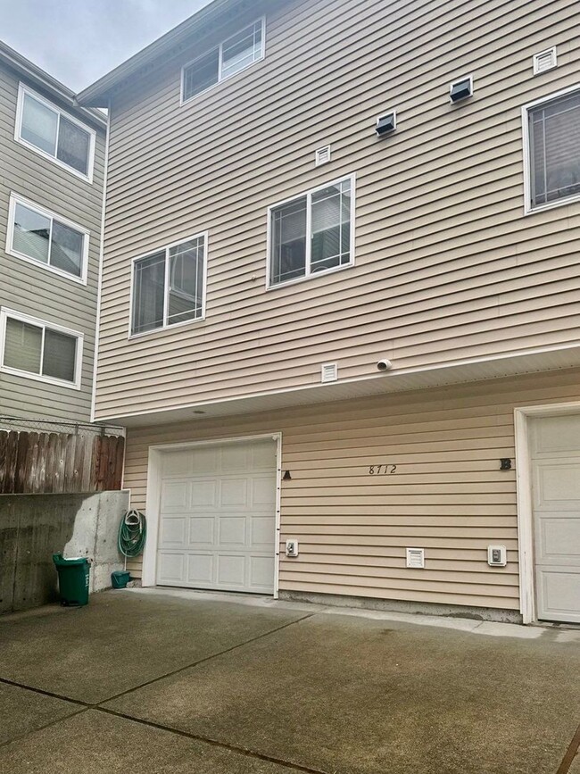 Photo - Spacious 2-Bed Townhouse in Seattle’s Greenwood / Phinney Area