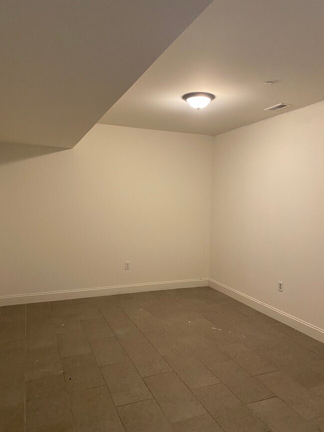 Family room - 303 Landon Way