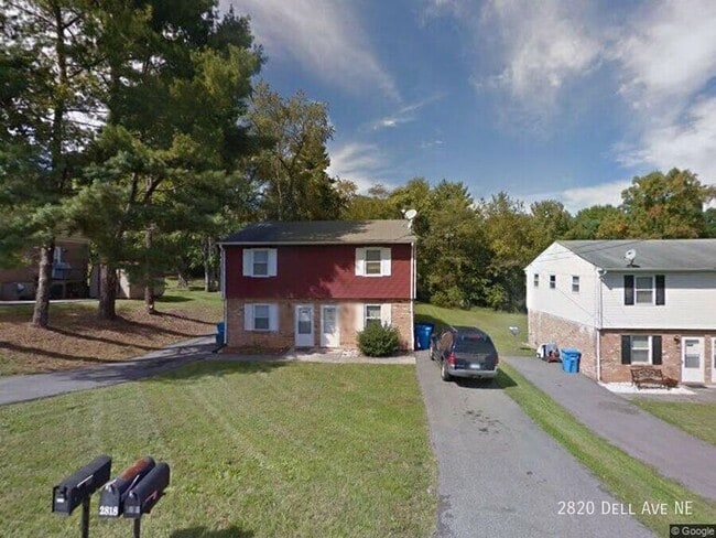 Building Photo - 2820 Dell Ave NE