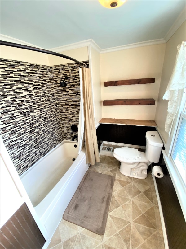 Photo - 672 Bloom St