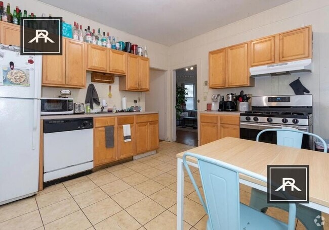 Building Photo - 4 bedroom in Allston MA 02150 Unit 1 Rental