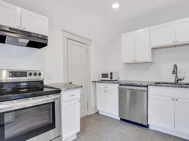 Photo - 1008 E 34th St Unit 1008 E 34th St B