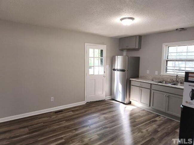 Photo - 520 Dacian Rd