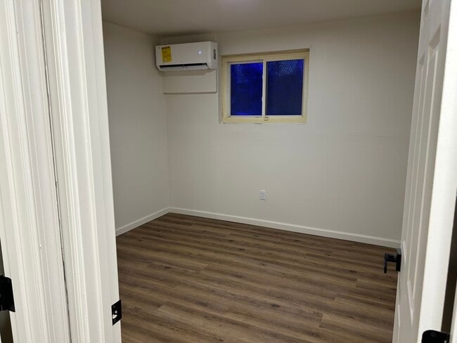 Photo - 301X Dupont Ave