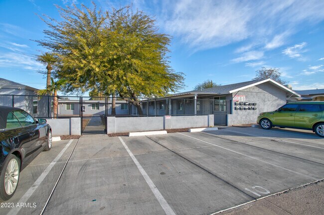 Photo - 210 E Jones Ave