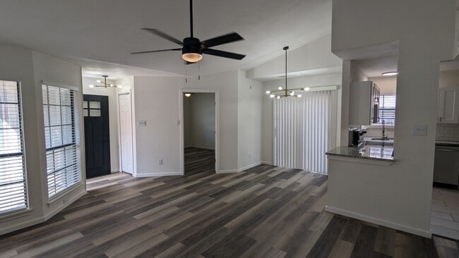 Photo - 665 Stonehenge Dr