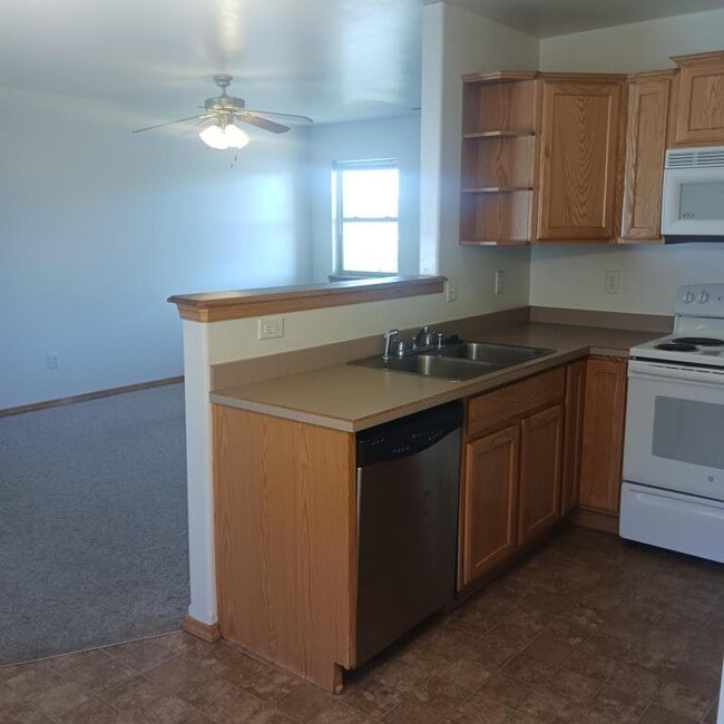 Photo - 805 E Riggs St