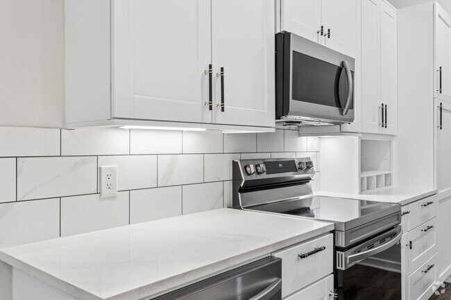2BR, 2BA - 1,140SF - Kitchen