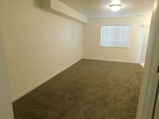 Photo - 654 Trinity Way