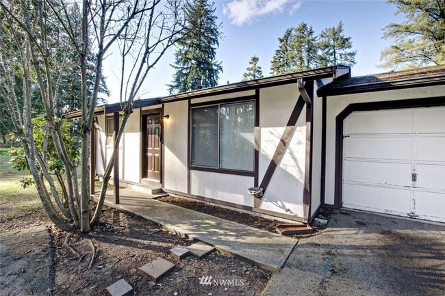 Building Photo - 19206 5th Ave E Unit B