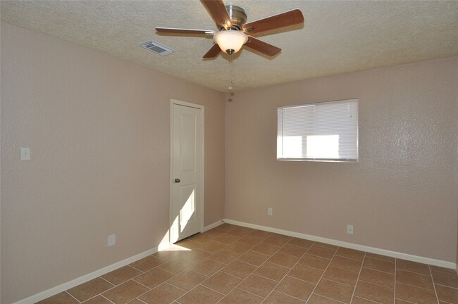 Photo - 4710 Pine St