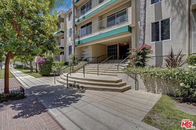 Building Photo - 4501 Cedros Ave Unit 135 Rental