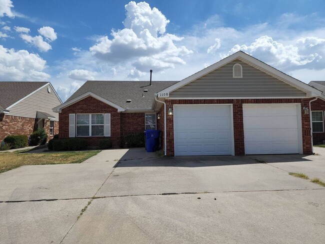 Great 4 bedroom, 2 bath duplex Norman Scho... - Great 4 bedroom, 2 bath duplex Norman Scho... House