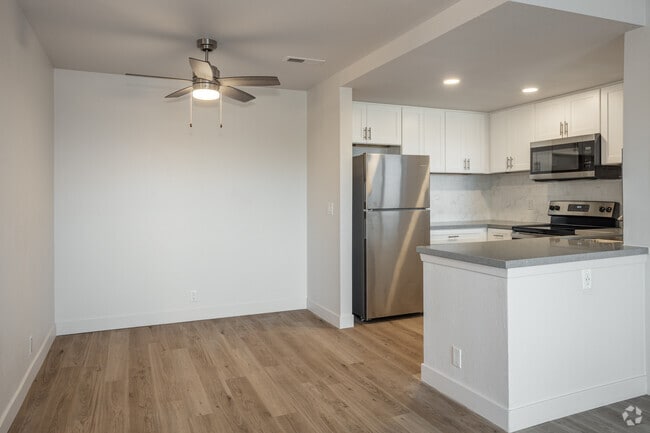 1BR, 1BA - 663SF