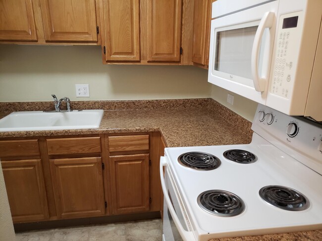 Kitchen - 2855 S Monaco Pky Unit 3-107