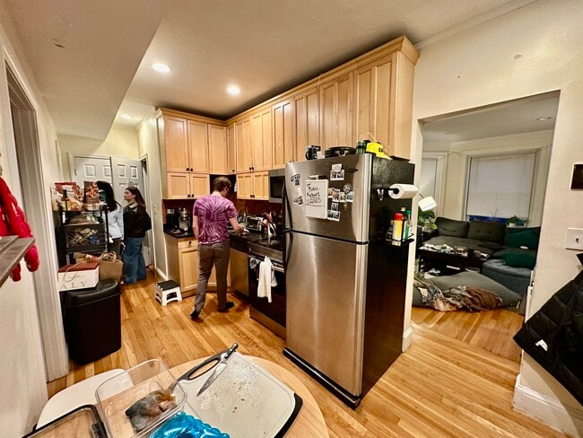 Building Photo - 73 Thatcher St Unit 302