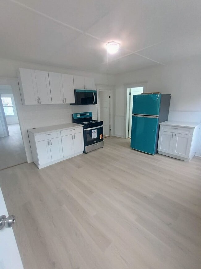 Building Photo - 152 Turner Ave Unit 2