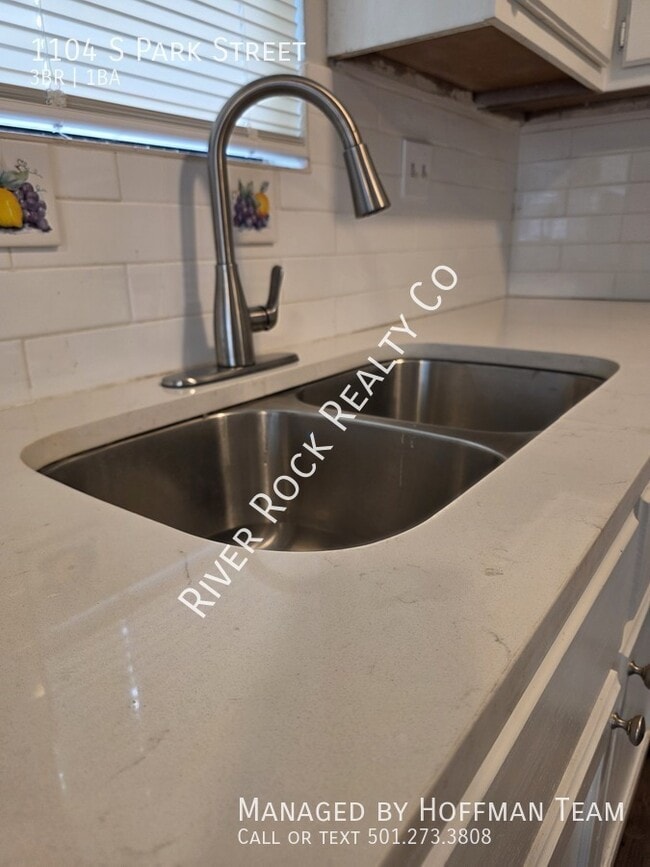 Photo - 1104 S Park St