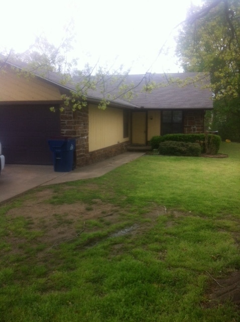 Building Photo - 8611-8611 Southridge Dr Unit 8611