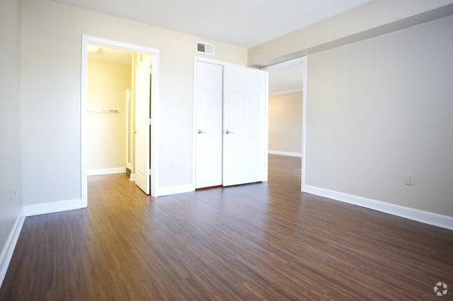 Clipper 2BR/2BA -987SF