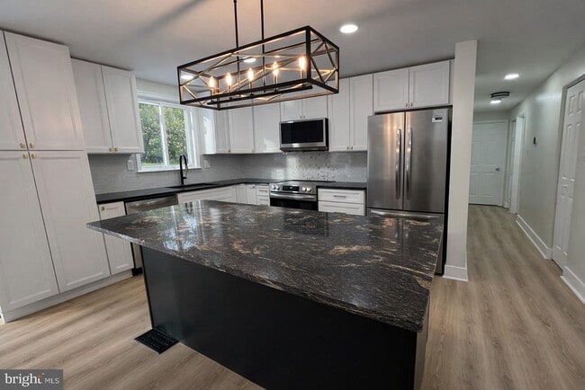 Building Photo - 12910 Old Chapel Rd