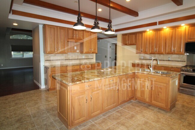 Photo - Spacious 3-Bed, 3-Bath Home Near Table Roc...