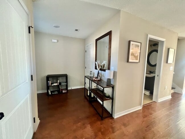 Photo - 104 Bolte Ct