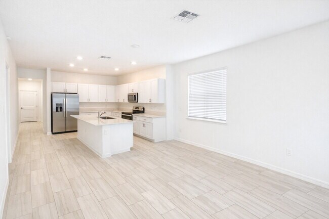 Photo - "Charming 3-Bed Oasis with Modern Granite Touches in Land O' Lakes!"