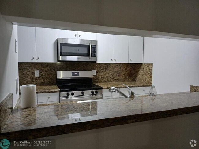 Building Photo - 11591 NW 43rd Ct Unit 11591 Rental