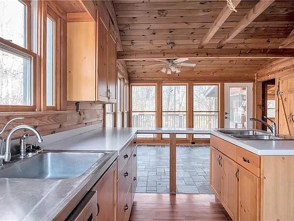 Photo - 2405 Mountain Rd