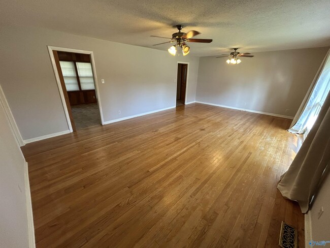 Photo - 1607 Chapman Ave NE