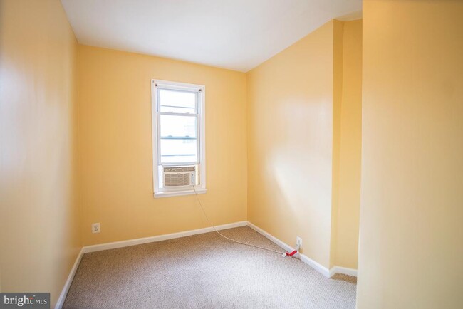 Photo - 2500 E Oakdale St