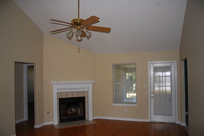 Photo - 14486 Williamsburg Dr