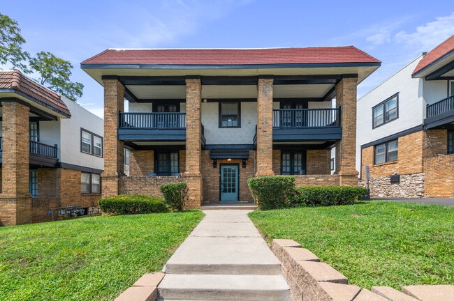 Building Photo - Drake on Holly Rental