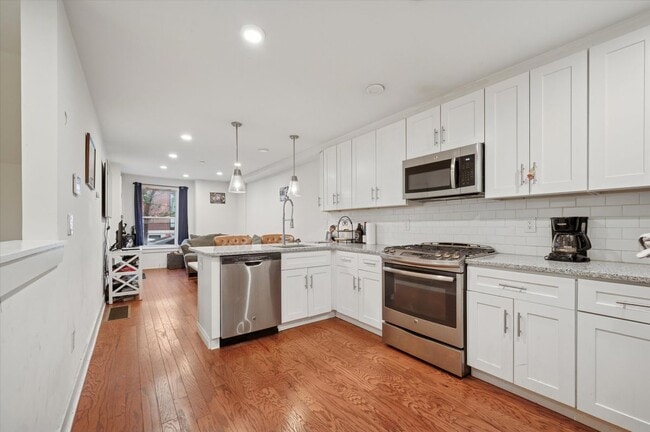 Photo - 970 N Marshall St