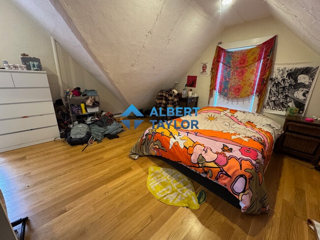 Building Photo - 1 Woodstock Ave Unit 1